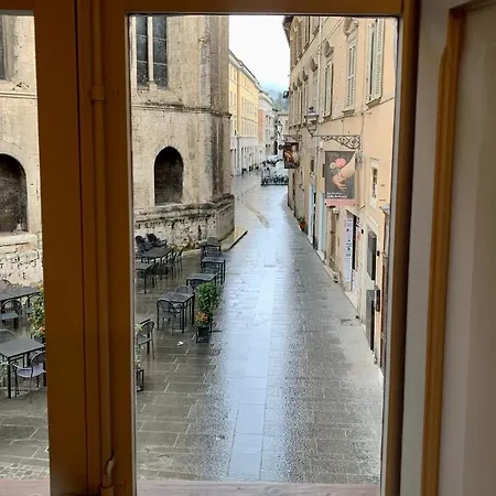 Lovely 2 Bedroom Steps From Ascoli's Stunning Piazza Del Popolo